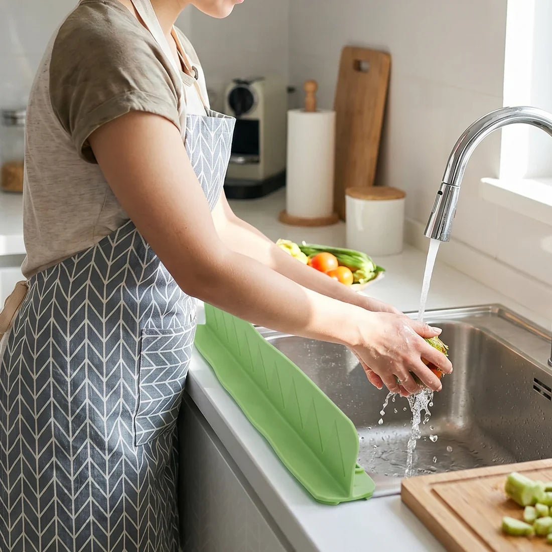 Silicone sink splash guard